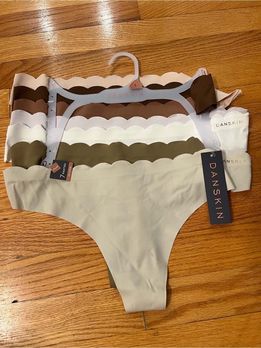 Danskin Scalloped Seamless thong underwear 7 pack- Neutral